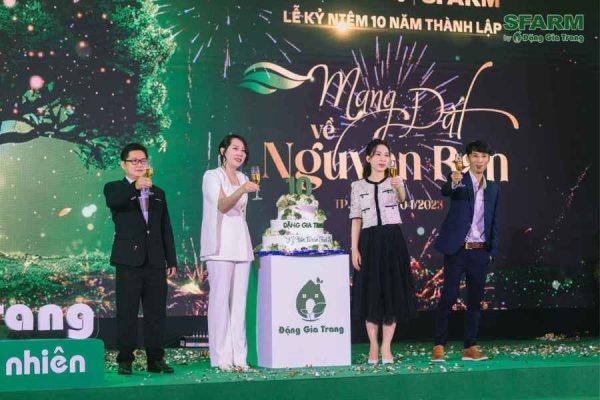 Kỷ niệm 10 năm thành lập Đặng Gia Trang
