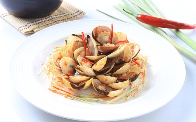 nghêu biển xào bơ tỏi