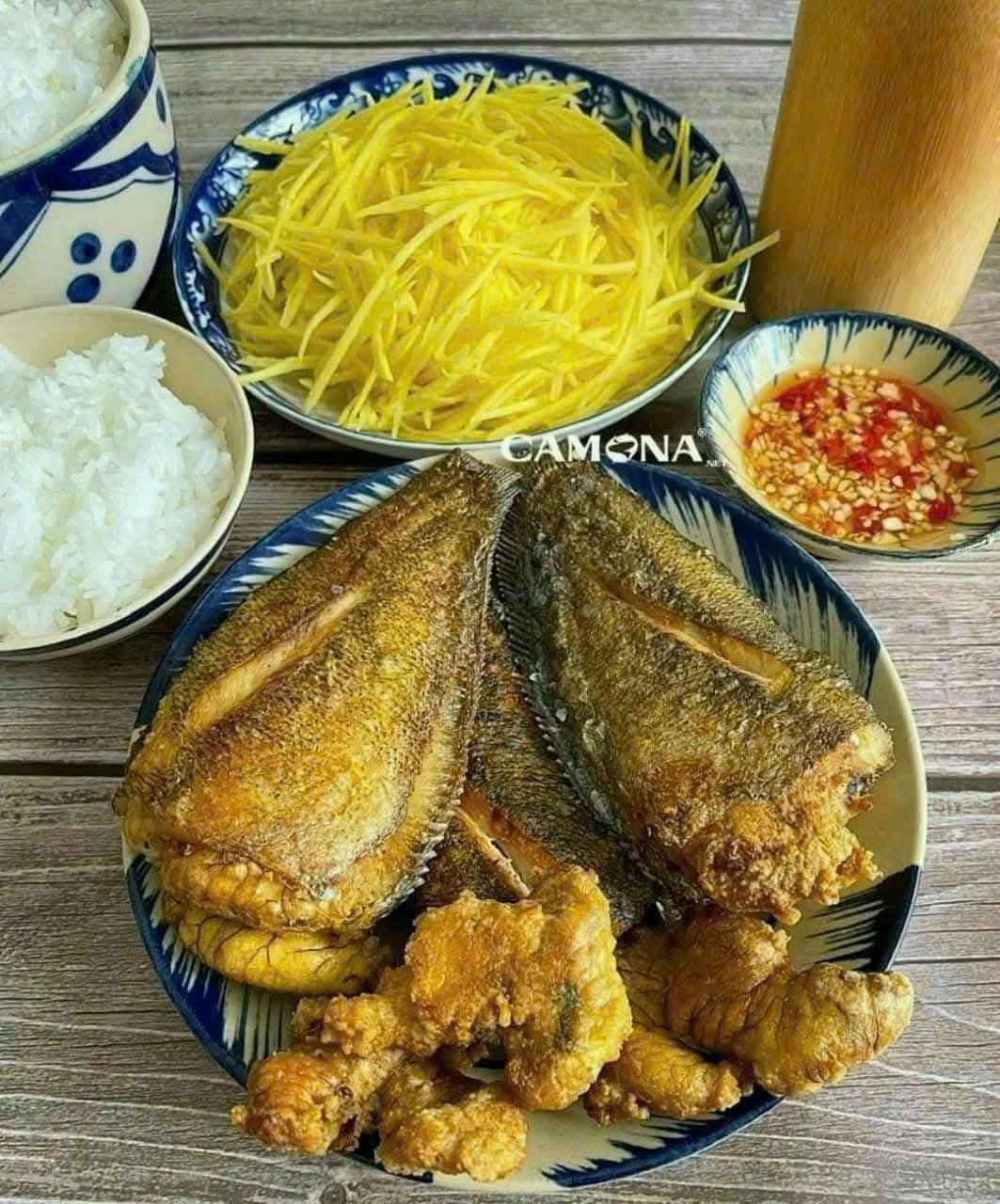 cá sặc trứng chiên mắm me